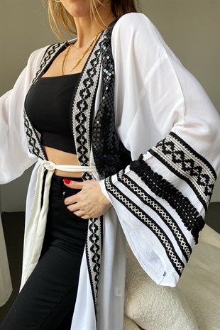 Beyaz Kol Püskül Ve Biye Detay Curly Tasarım Kimono
