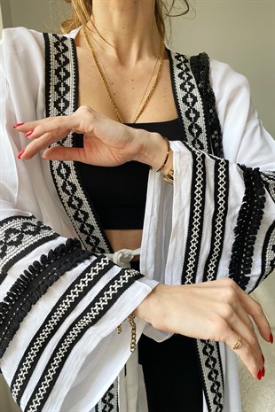 Beyaz Kol Püskül Ve Biye Detay Curly Tasarım Kimono